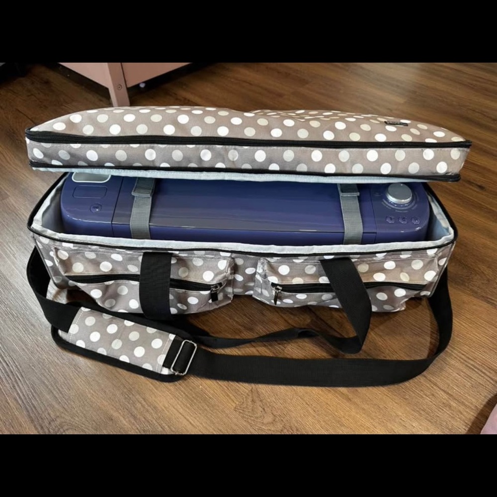 Cricut Machine - Picture 3 of 10